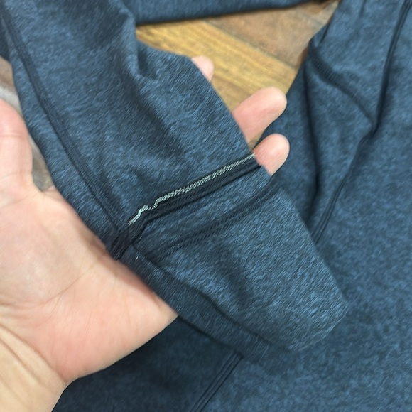 Lululemon Size 4 Top and Sports Bra - Picture 8 of 11